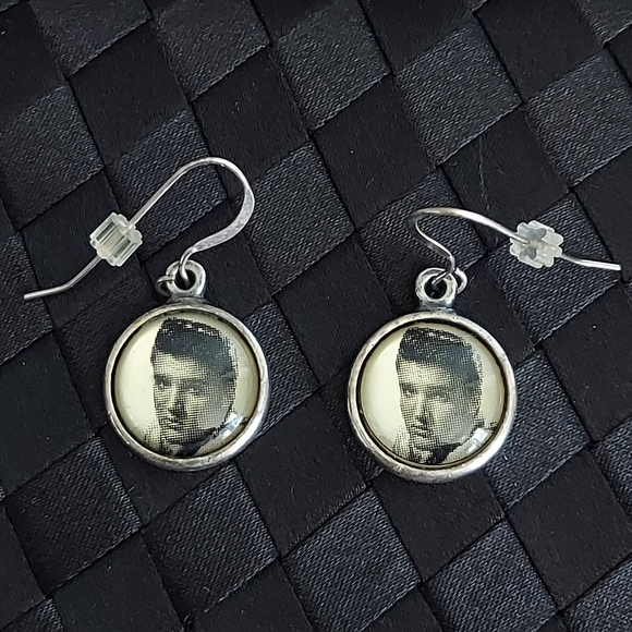 Elvis Presley King of Rock Silver Dangle Earrings - Picture 1 of 3